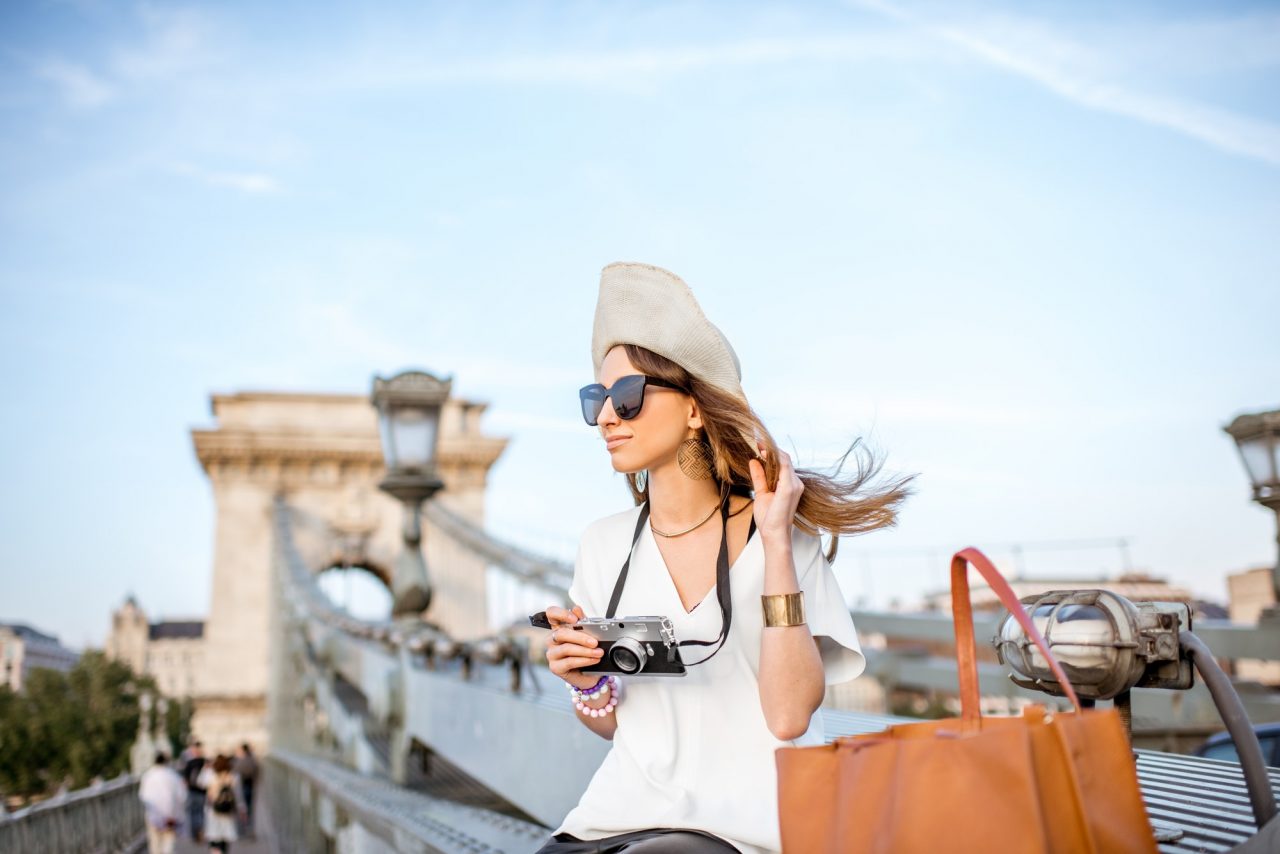 woman-traveling-in-budapest Gallery